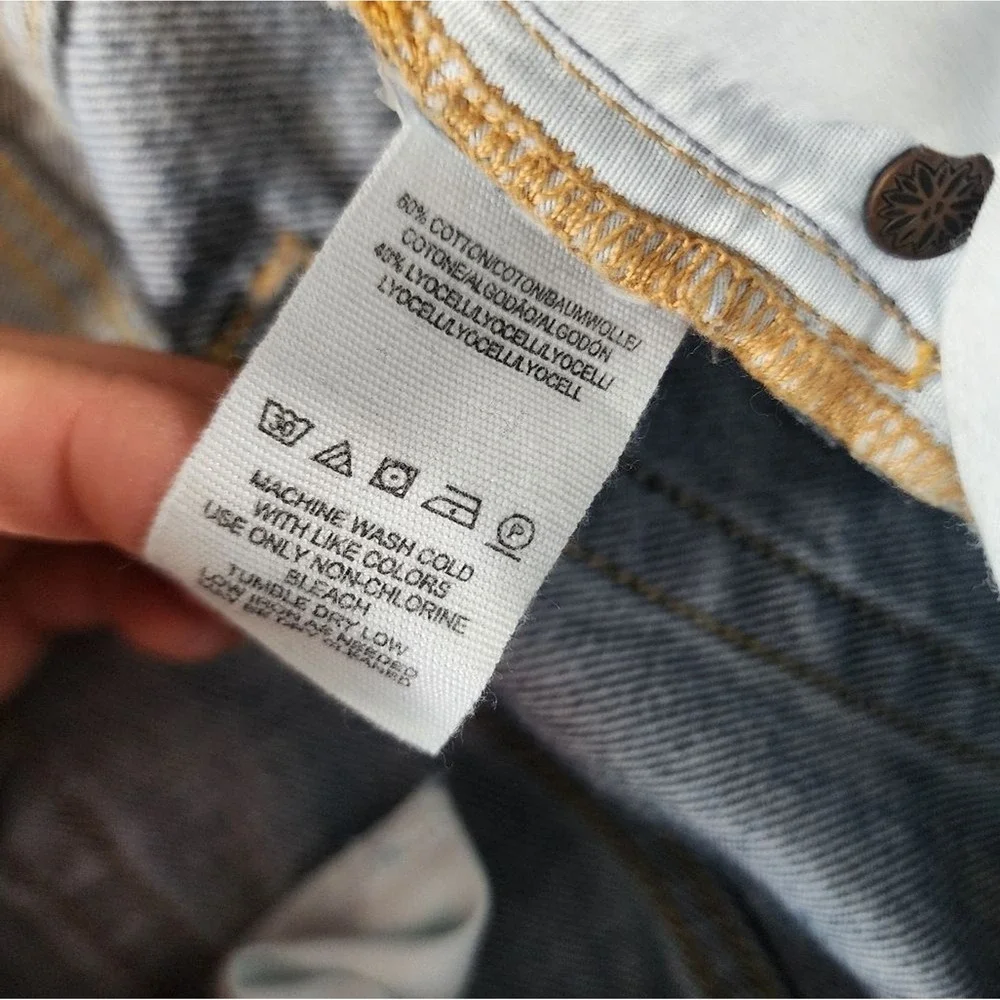 Free People We The Free Lita Distressed High Rise‎ Jeans 30 Light Wash Raw Hem